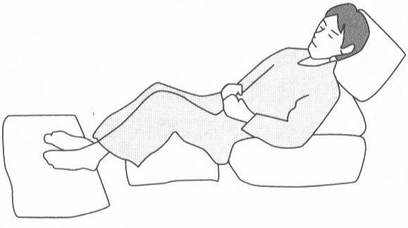 半卧位的姿势休息图片图片