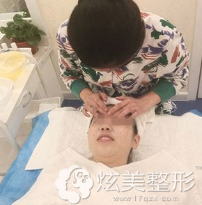第二步:卸妆 面部清洁 第二步:卸妆 面部清洁